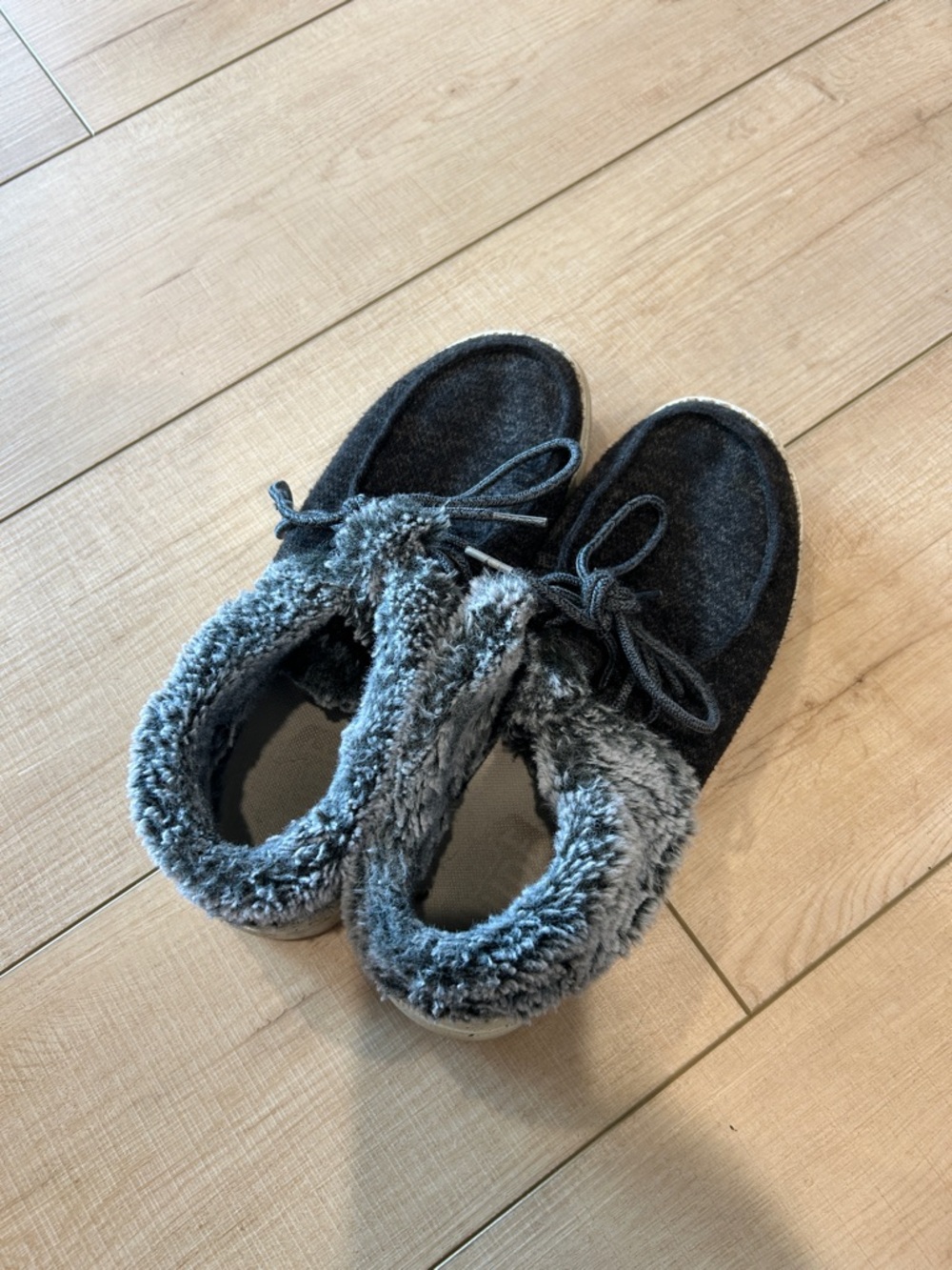 Cozy Gray Faux-Fur Lined Slippers winter hey dudes women's size 9